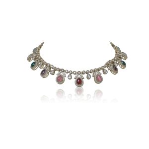 Aavira Necklace Set